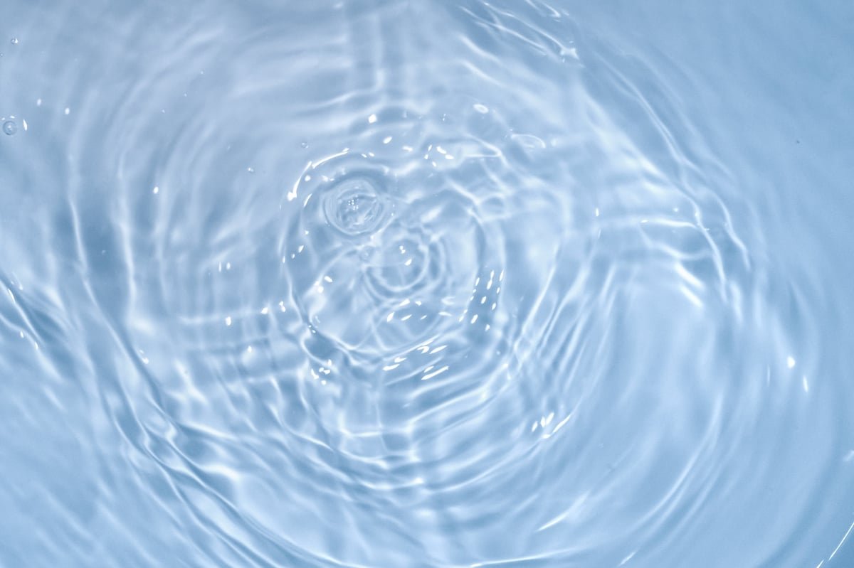 Clean, pure water with soft light — the result of professional tank cleaning